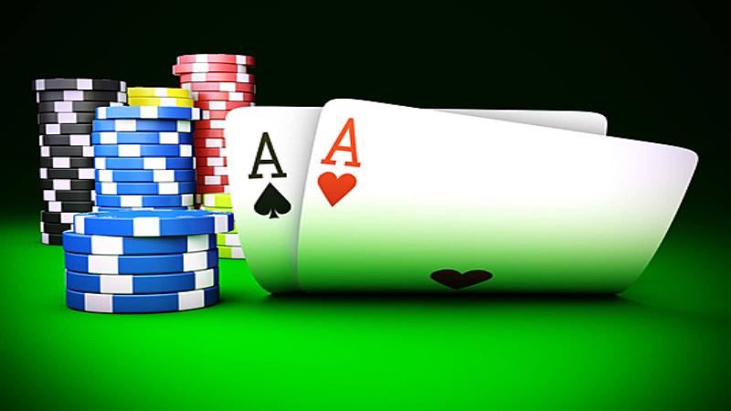 Ở trên điện thoại thì chơi game bài ở đâu?